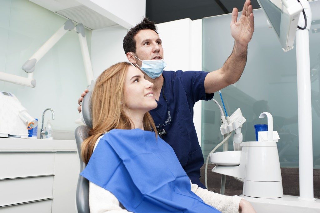 Dentist explaining the procedure to a patient